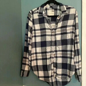 American Eagle super soft boyfriend fit blue white gray flannel shirt size small
